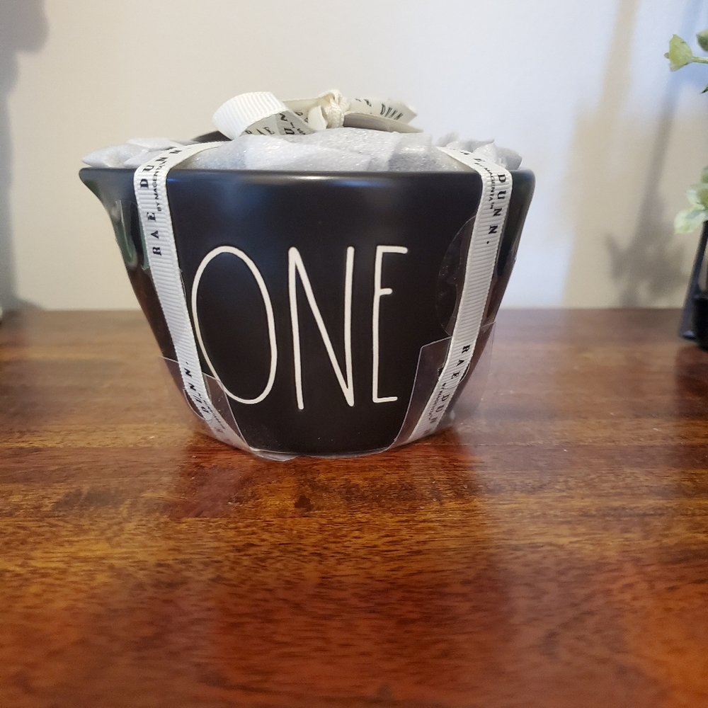 Rae dunn black measuring cups